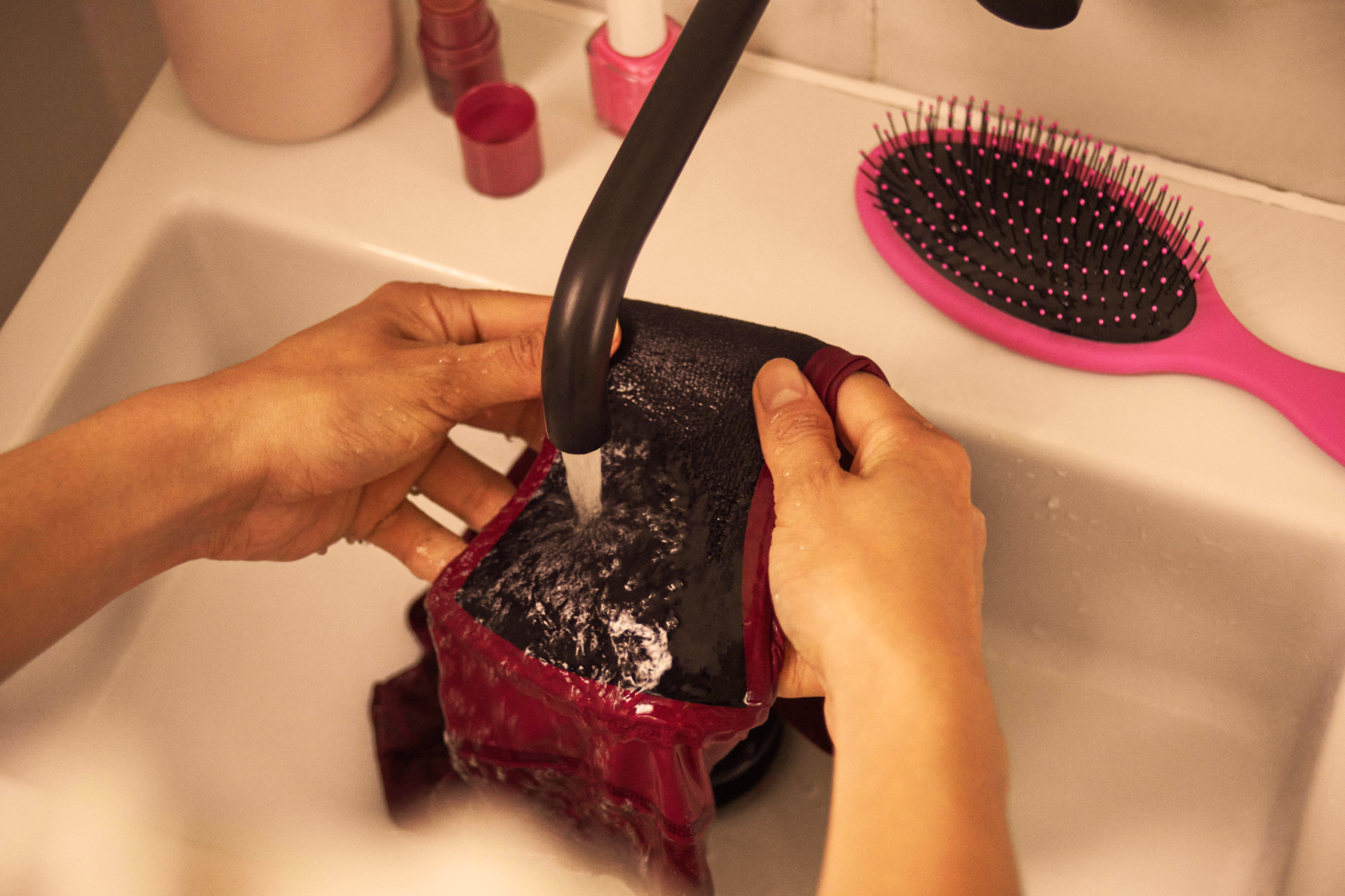 Laver sa culotte menstruelle : lave-linge ou à la main ?