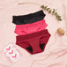 Pack Best-seller : ensemble de culottes menstruelles Hipster Full Lace et paquets de serviettes Nana, disposés sur une couverture.