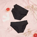 Pack Feel good : une culotte menstruelle noire accompagnée de protège-lingeries et de fruits, offrant confort et sécurité pour des journées sereines.