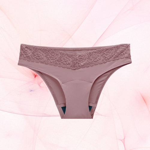 Culotte du Pack Sexy baby, offrant discrétion et féminité, avec 3 culottes menstruelles Brazilian Light, idéale pour le confort quotidien.